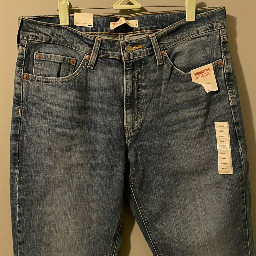 “Signature levi’s Strauss” Blue jeans
